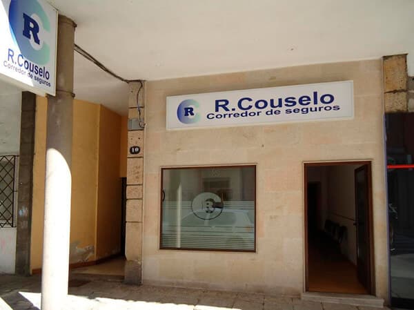 R. Couselo, corredor de seguros en Pontevedra.